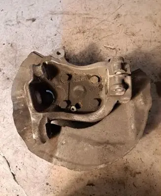 BMW 5 E60 E61 Front wheel hub 6760953