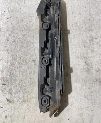 Volkswagen Touran I Front bumper mounting bracket 1T0807935