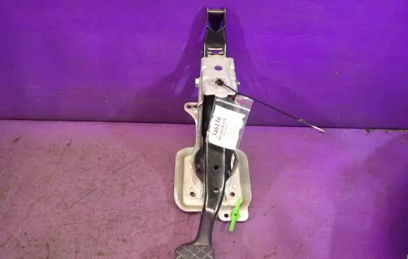 Volkswagen Touran I Brake pedal 1T1721057K