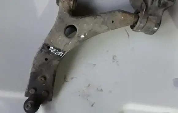 Ford Focus Front lower control arm/wishbone 1866073