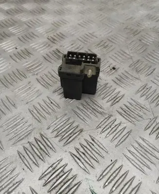 BMW 5 E39 Glow plug pre-heat relay 2246919 72RB510