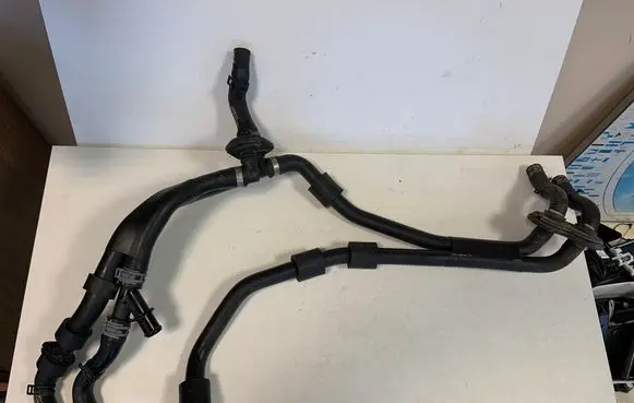 Audi Q7 4M Engine coolant pipe/hose 4M1819350 4M0265372C