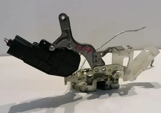 Peugeot 107 Front door lock 