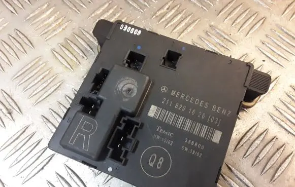 Mercedes-Benz E W211 Door control unit/module 2118201626 A2118201626