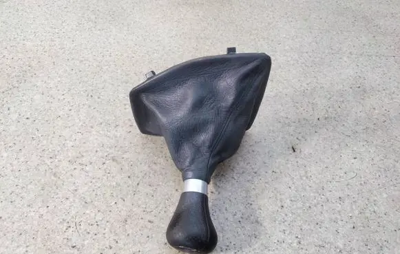 BMW X1 E84 Gear shifter/selector 228400352 2284003