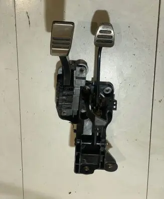 Ford Mustang VI Accelerator throttle pedal GR3C9F836AB