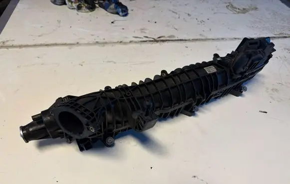 BMW X5 F15 Intake manifold 7811909 1201310166