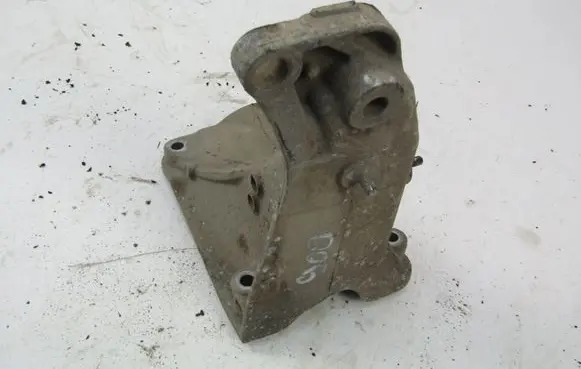 Volkswagen Polo III 6N 6N2 6NF Engine mounting bracket 