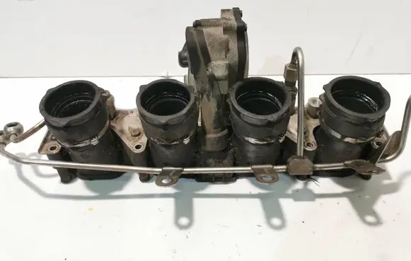 Volkswagen PASSAT B6 Fuel distributor 2900901599 06D133340 06d133317f