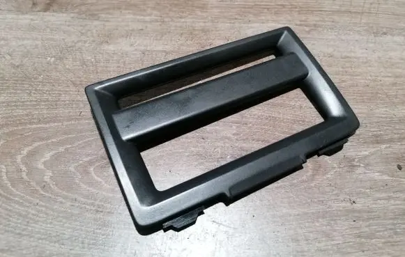 Volvo S40 Radio/GPS head unit trim 8650694