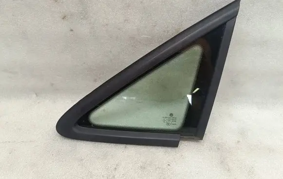Volkswagen Touran I Front triangle window/glass 1T0845411