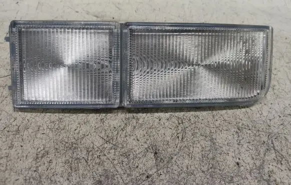 Volkswagen PASSAT B4 Front reflector 