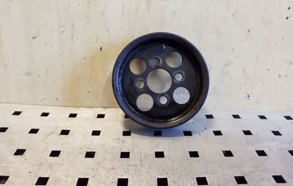 Volvo XC70 Power steering pump pulley 30731821