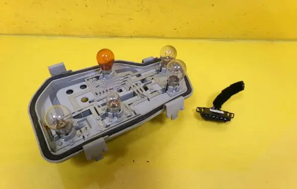 Volkswagen Polo IV 9N3 Tail light bulb cover holder 6Q6945257A