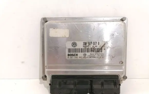 Volkswagen PASSAT B5.5 Engine control unit/module 3B0907557R 0261208003
