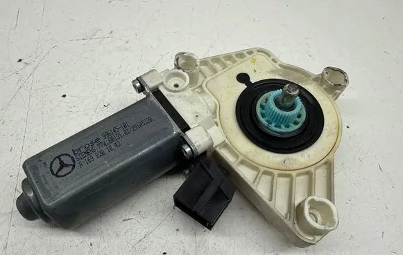 Mercedes-Benz B W245 Front door window regulator motor A1698201842 996145101 7746013101