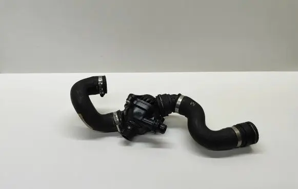 BMW 5 E60 E61 Thermostat 7536655 10106810 7521049060