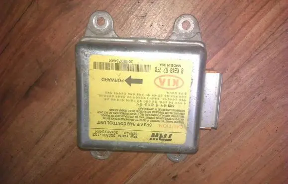 KIA Sephia Airbag control unit/module 0k240677f0 200300102