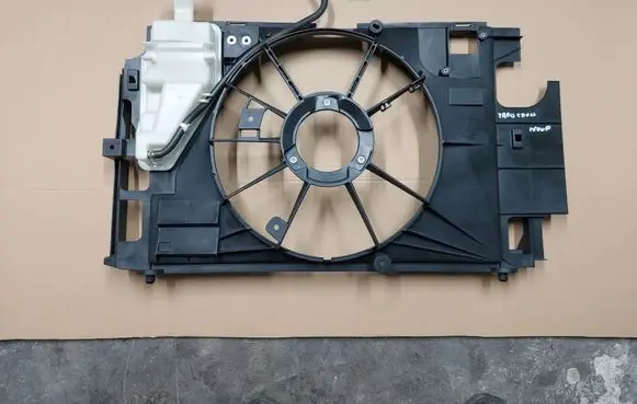 Toyota Yaris Radiator cooling fan shroud 160400M091