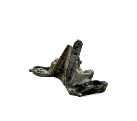 Engine mounting bracket