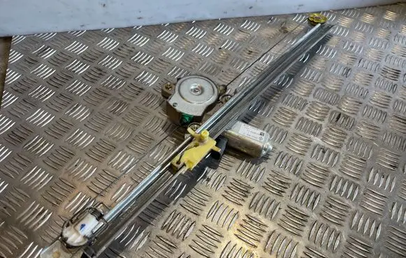 Opel Vivaro Front door window regulator with motor 7700311820