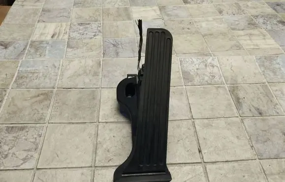 Volkswagen PASSAT B6 Accelerator throttle pedal 1K1721503L 6PV00860000
