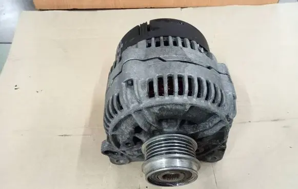 Volkswagen PASSAT B5.5 Generator/alternator 0123515003 028903028