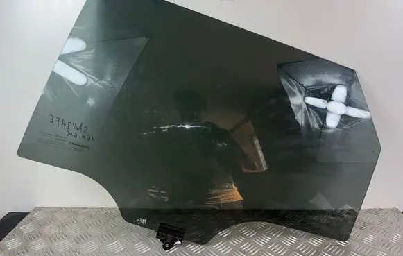 Hyundai Grand Santa Fe NC Rear door window glass