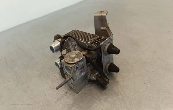 Mercedes-Benz C W205 Air conditioning (A/C) expansion valve A2058300302 N671513B673 1302120117