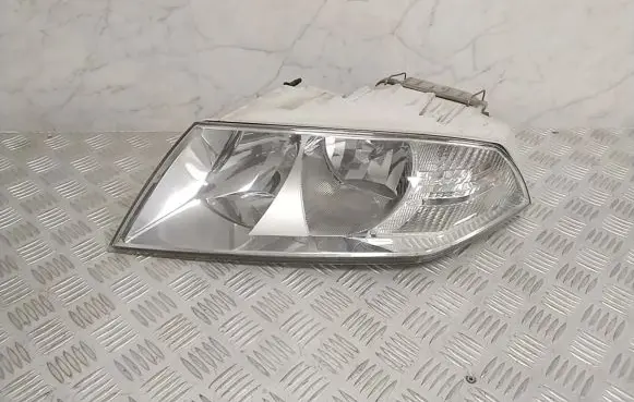 Skoda Octavia Mk2 (1Z) Headlight/headlamp 1Z1941015