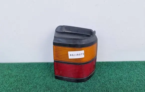Volkswagen PASSAT B3 Rear/tail lights 333945257