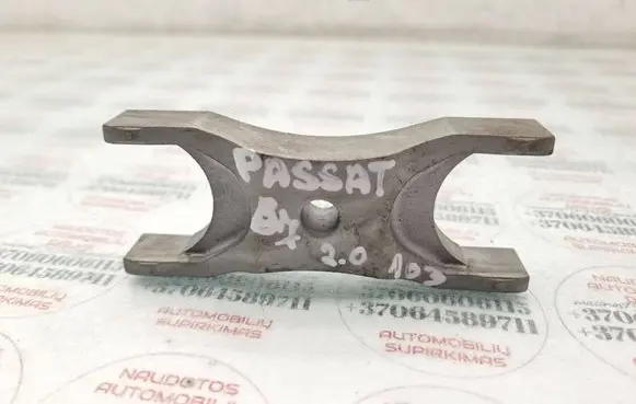 Volkswagen PASSAT B7 Fuel Injector clamp holder 03L216A