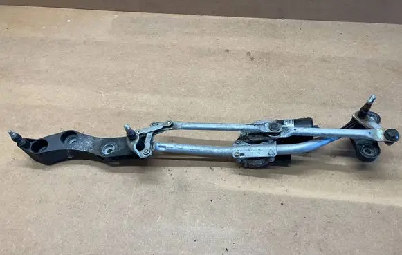 BMW 5 E60 E61 Front wiper linkage and motor 7193995 0405125