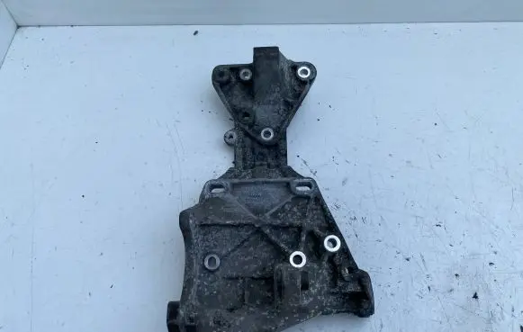 Volvo V70 Generator/alternator bracket 30731516
