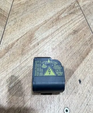 Mercedes-Benz E W211 Headlight ballast module Xenon 5DD00831910