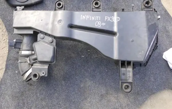 Infiniti FX Air filter box