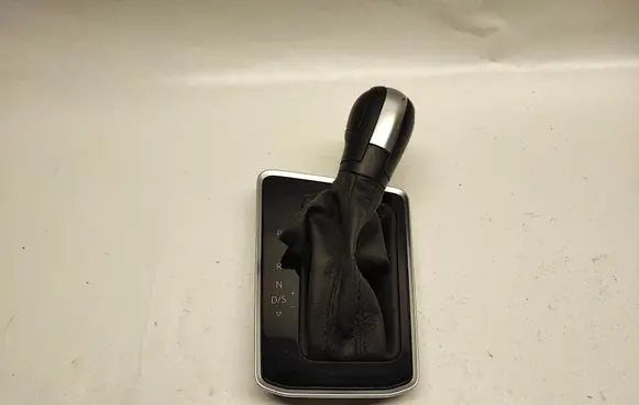 Volkswagen Jetta VII Gear lever shifter trim leather/knob 17B713203