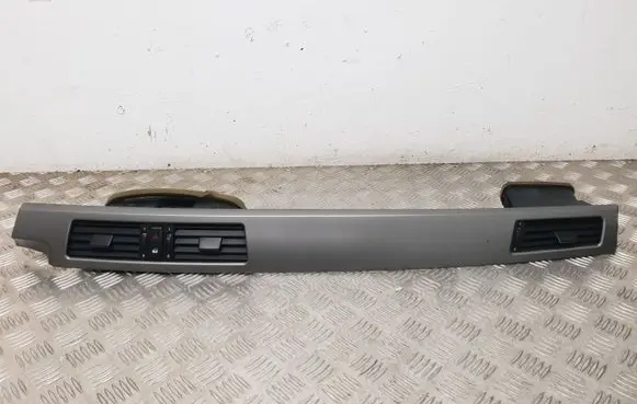 BMW 5 E60 E61 Dash center air vent grill 7129233 52850610 05148001