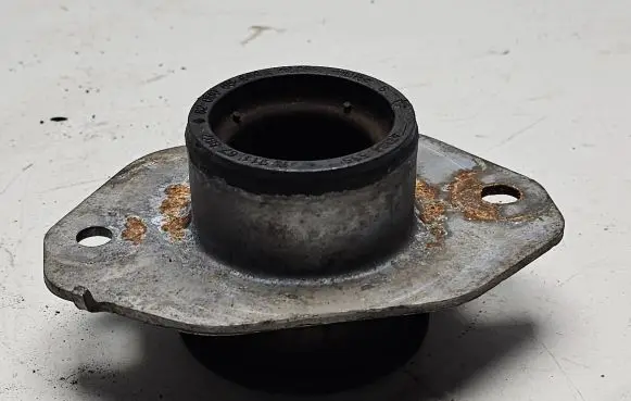 Opel Vivaro Gearbox mount 8200065989A