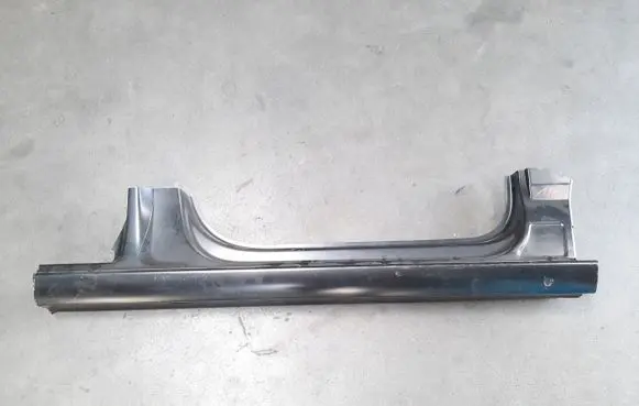 Volkswagen Touran I Front sill trim cover 1T0810844B