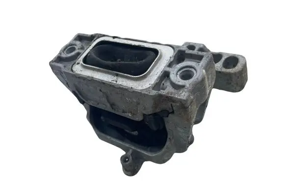 Volkswagen PASSAT B6 Engine mount bracket 1K0199262