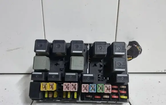 Ford Transit Fuse module 6C1T14401
