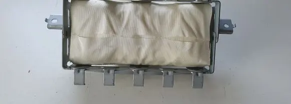 Nissan Leaf I (ZE0) Passenger airbag