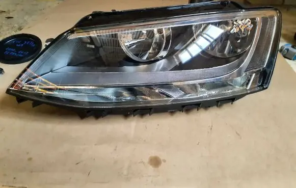 Volkswagen Jetta VI Headlight/headlamp 5C7941005H