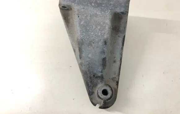 Mercedes-Benz E W211 Engine mounting bracket A6112230804
