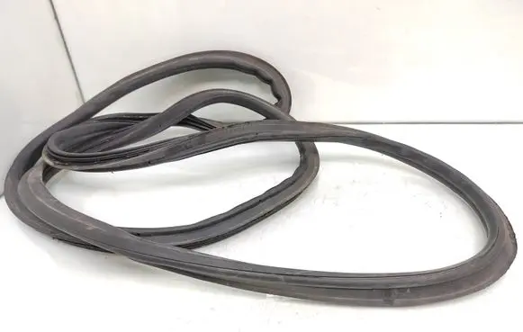Volkswagen PASSAT B6 Trunk rubber seal (body) 3C9827705A