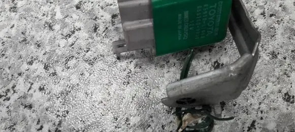 Toyota Corolla E90 Fuel pump relay 85910-12060