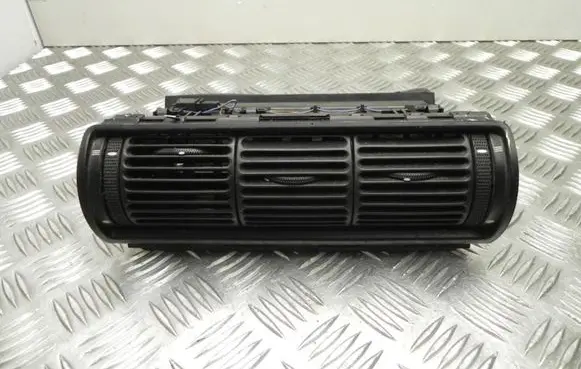 Rear air vent grill