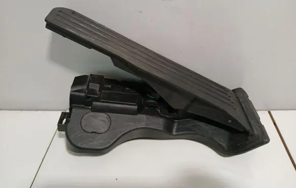 Volkswagen PASSAT B7 Accelerator throttle pedal 1K1723503AP