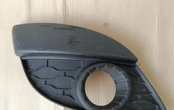 Renault Twingo II Front bumper lower grill